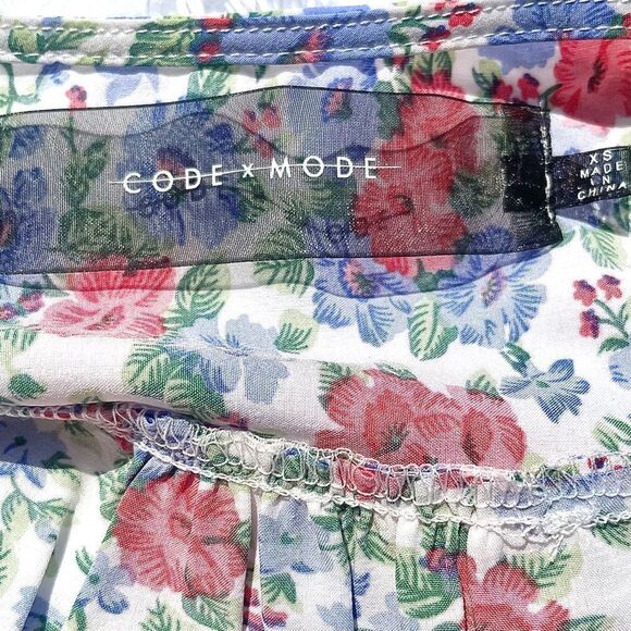 Code Mode Wrap Around Crop Top - Picture 7 of 9